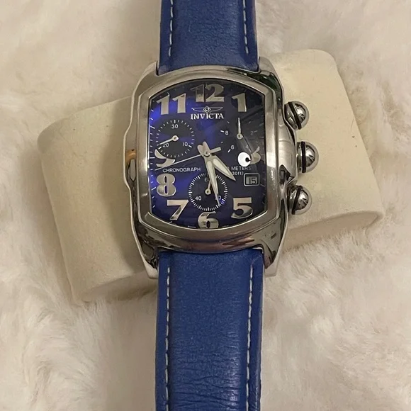 Invicta Blue and Silver Men's Watch model # 9815.GENTLY USEDWorn 1 or 2 times.